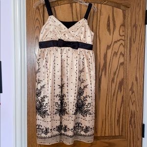 Juniors patterned dress with bow